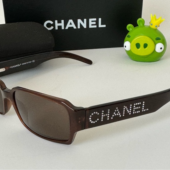 CHANEL RHINESTONE SUNGLASSES - Picture 4 of 10